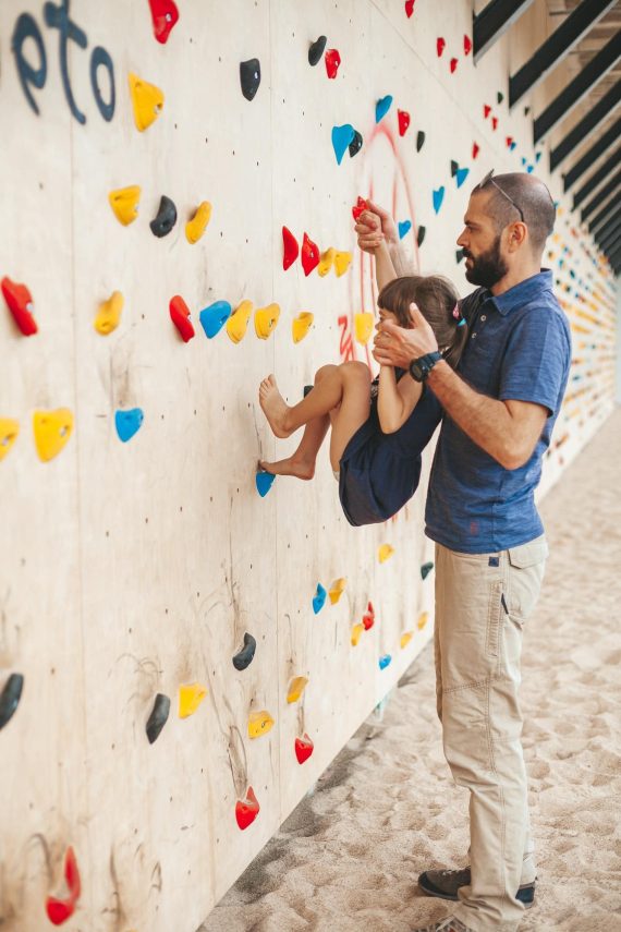 Escalade familiale sur Orléans : une aventure ludique pour les vacances de noël