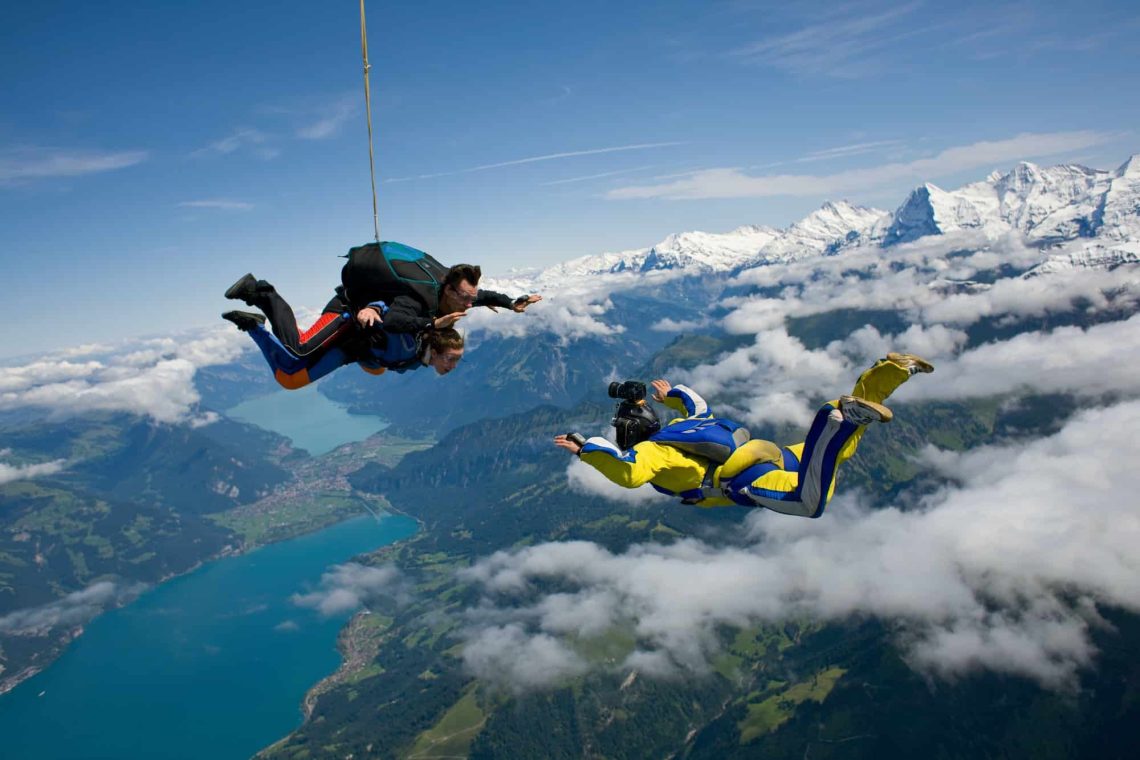 Comment se déroule un saut en parachute ?